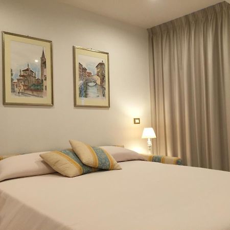 Genovese Villa Elena Appartamenti Varazze Luaran gambar