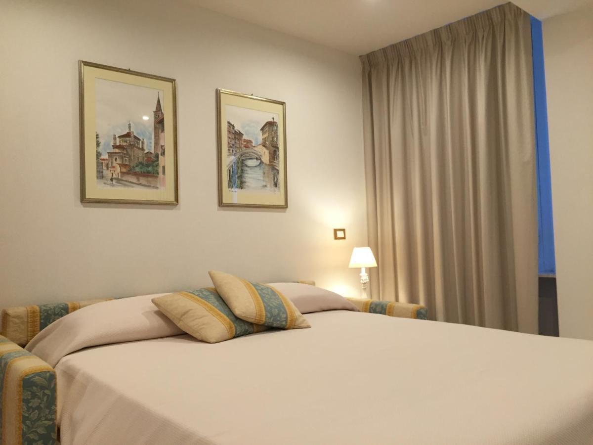 Genovese Villa Elena Appartamenti Varazze Luaran gambar