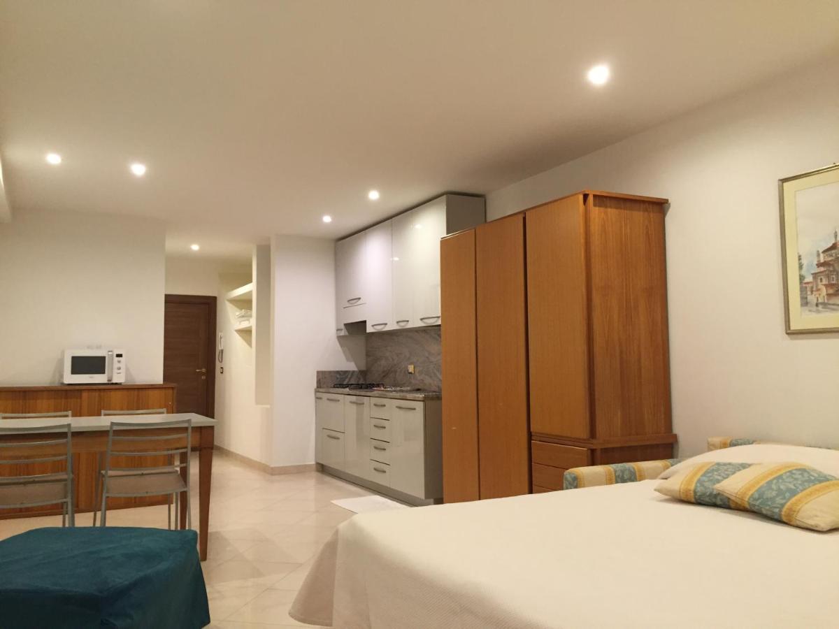 Genovese Villa Elena Appartamenti Varazze Luaran gambar